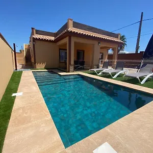 https://villa-raquel-conil-de-la-frontera.es-andalucia.com